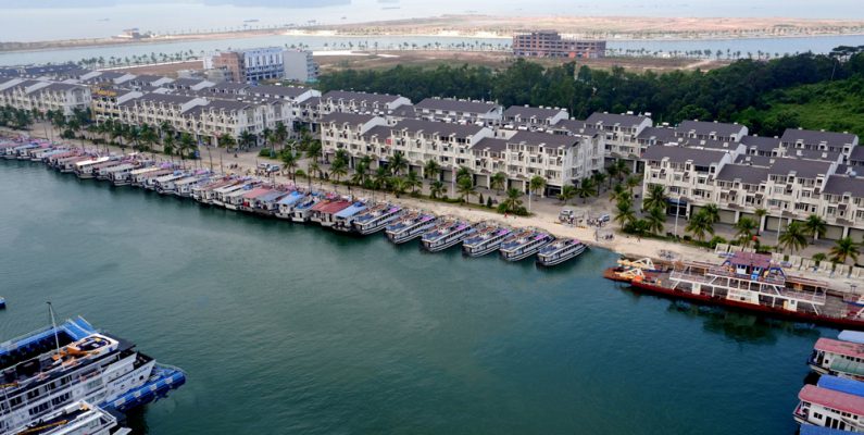 Giá thuê tàu thăm quan vịnh Hạ Long