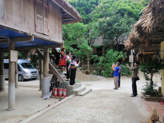 Nhà Sàn Bản Lác Mai Châu Hòa Bình giá rẻ đẹp