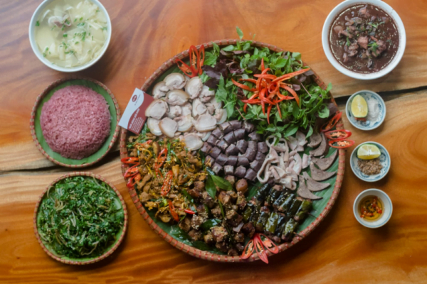 Nhà Hàng tại Mai Châu hòa bình