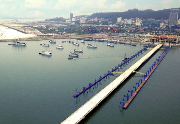 thuê tàu thăm vịnh Hạ Long