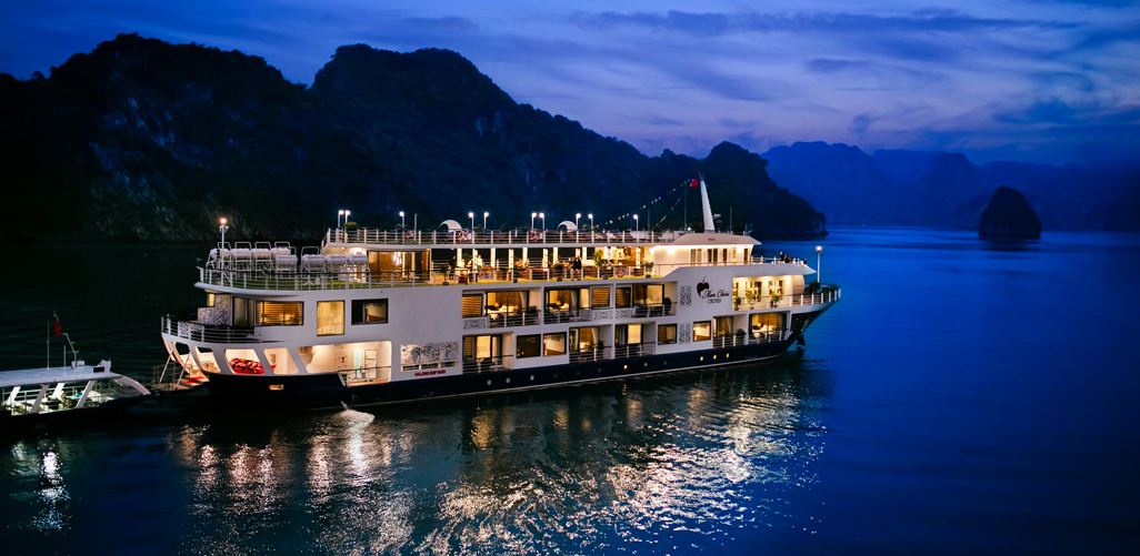 Halong bay overnight cruise tour for international tourist 
