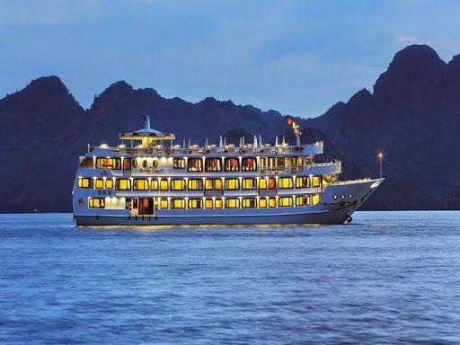 Thuê tàu ngủ đêm trên vịnh Hạ Long