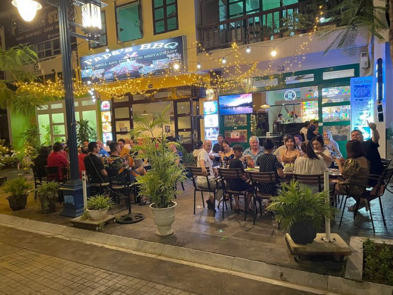 Ăn Buffe Hạ long