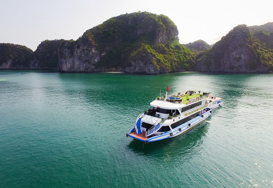 Thuê tàu thăm Vịnh Hạ Long