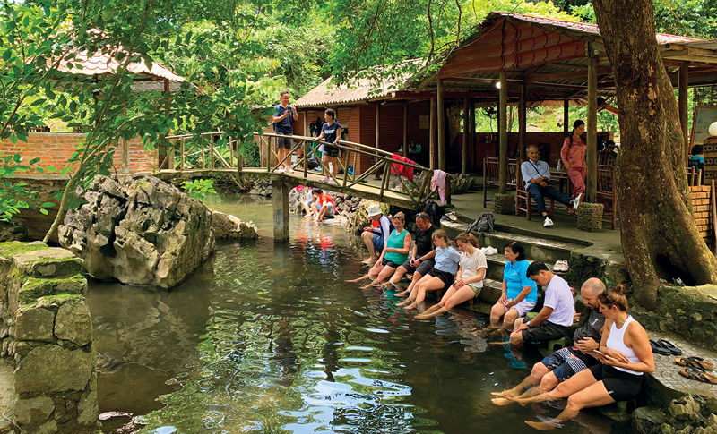 Massage cá ở Làng Việt Hải