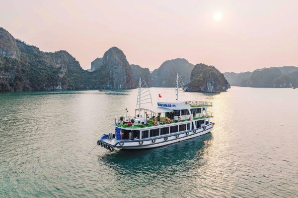 Tàu thăm Vịnh Lan Hạ, Cát Bà